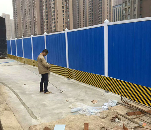 圍擋安裝施工現(xiàn)場(chǎng)